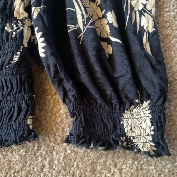 Urban Outfitters Giselle Smocked Cropped Top Size Small - Picture 6 of 6